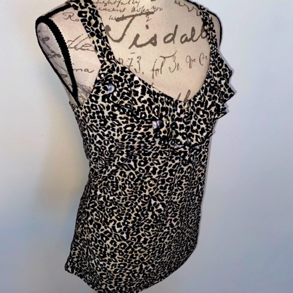 ⚪️⚫️♦️NWT White House Black Market Leopard Ruffle Tank